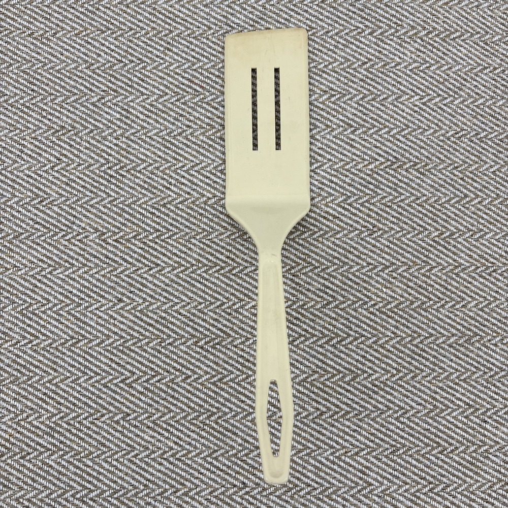 Vintage King Kraft LONG Blade Beige Nylon Plastic 2 Slot Spatula Heat Resistant